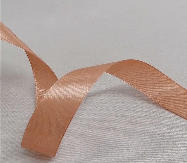 Banda decor saten 2cmx25y bej pudra inchis