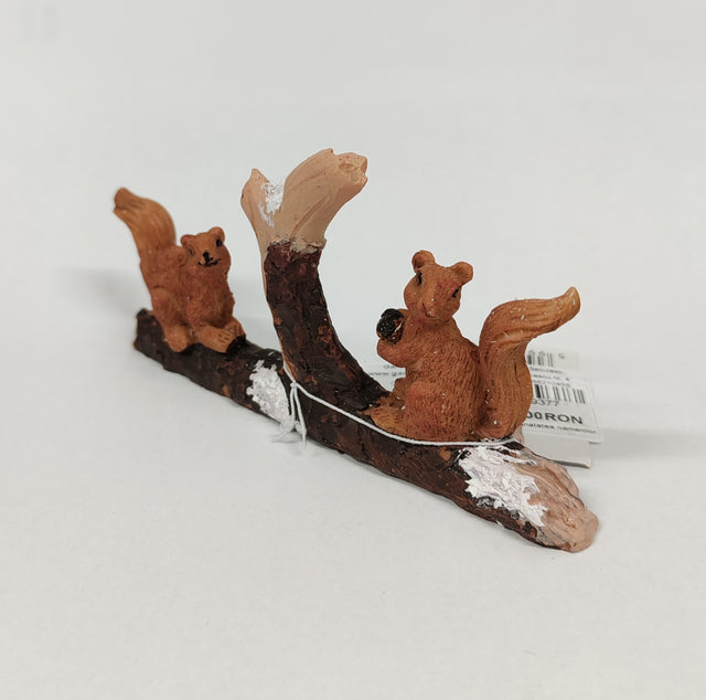 imagine produs Fig.veverita pe creanga poliresin