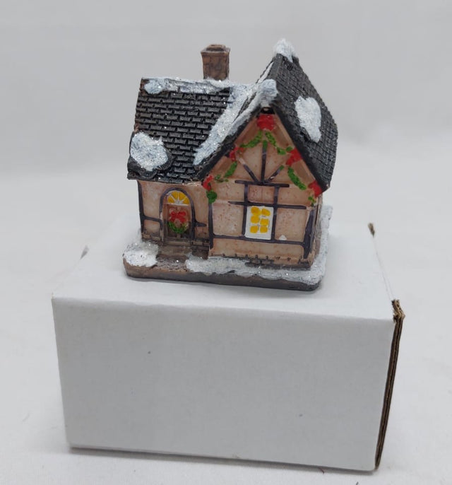 Casa din rasina cu led 7.5x5.5cm -D