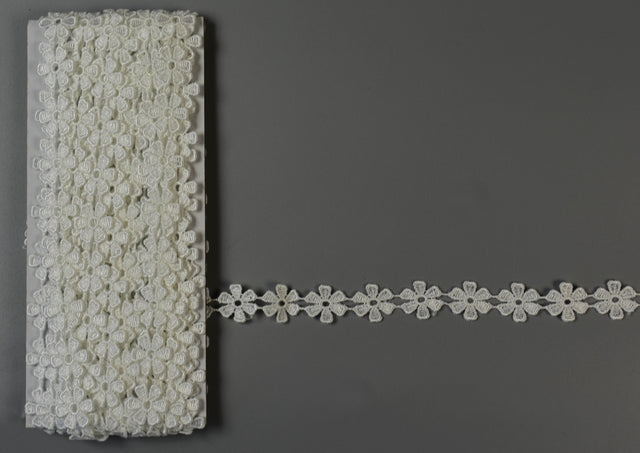 Dantela forma floare 1.5cm