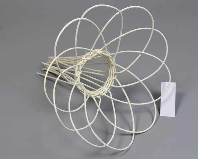 Image for Suport buchet ratan forma floare 25cm alb