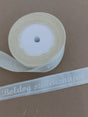 imagine produs Banda decor saten 2.5cmx25y Boldog Szuletesnapot crem