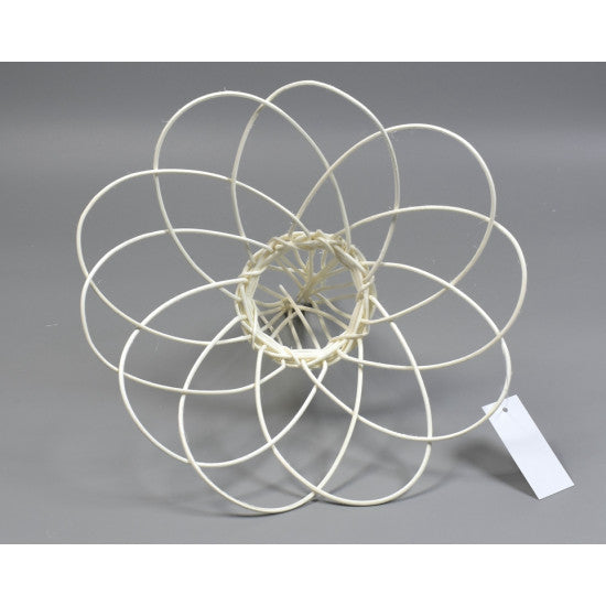 Suport buchet ratan forma floare 25cm alb