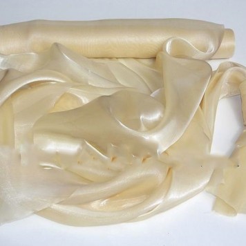 Organza saten 47cmx10m crem deschis